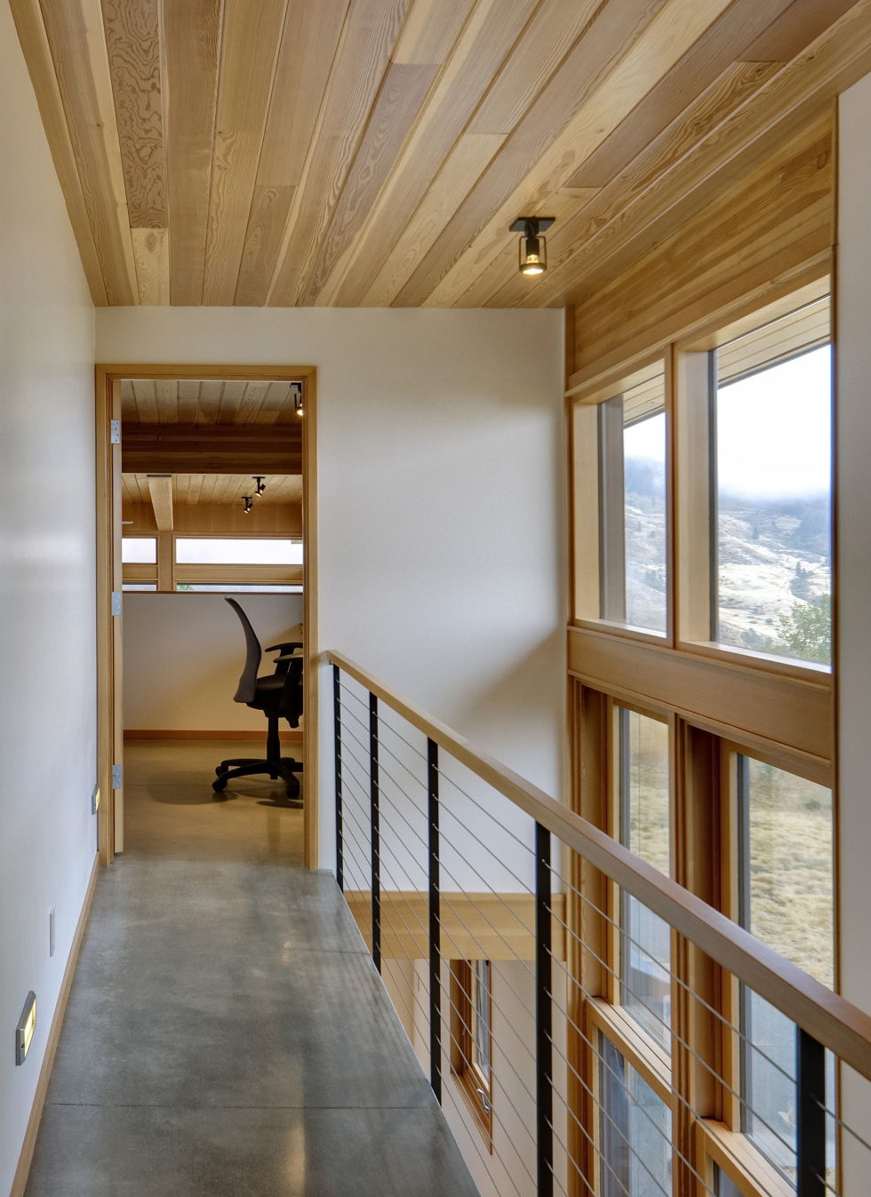 nahahum-the-cozy-house-aslope-the-hill-in-the-usa-20
