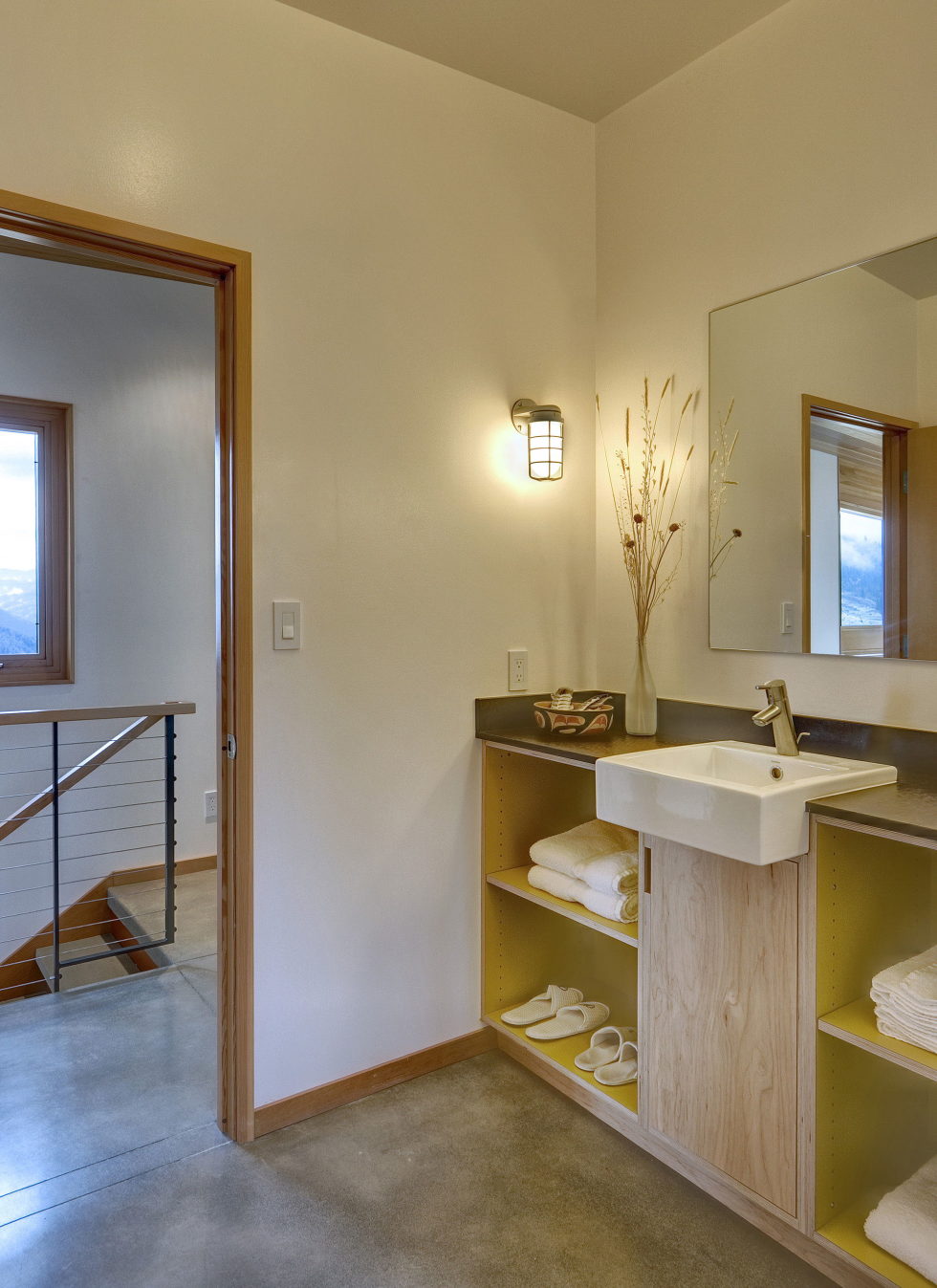 nahahum-the-cozy-house-aslope-the-hill-in-the-usa-22