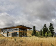 nahahum-the-cozy-house-aslope-the-hill-in-the-usa-24