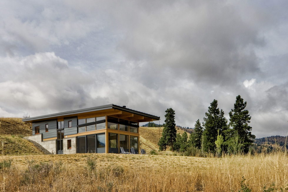 nahahum-the-cozy-house-aslope-the-hill-in-the-usa-24