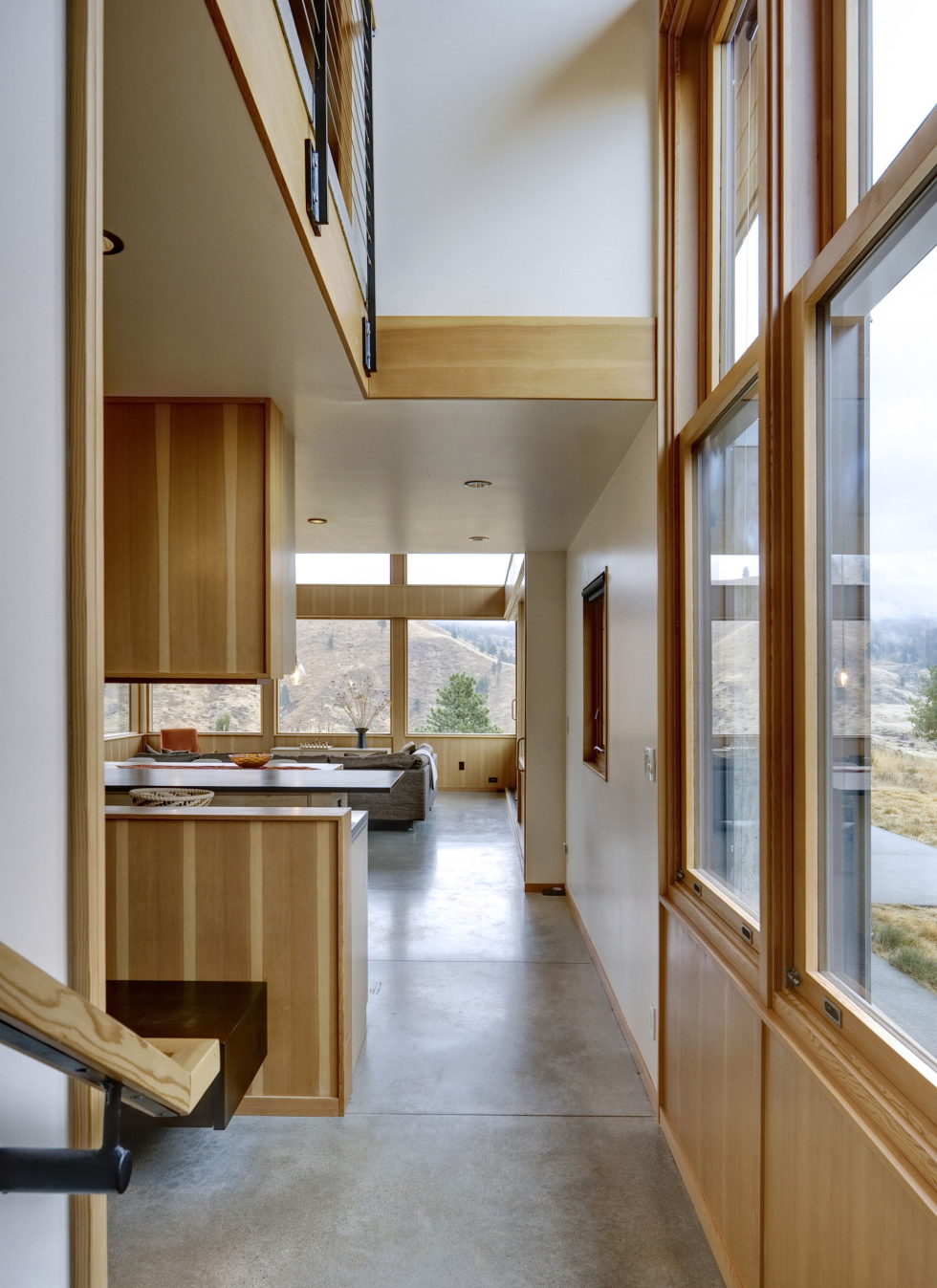 nahahum-the-cozy-house-aslope-the-hill-in-the-usa-26