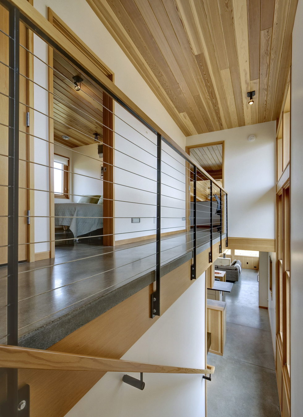 nahahum-the-cozy-house-aslope-the-hill-in-the-usa-3