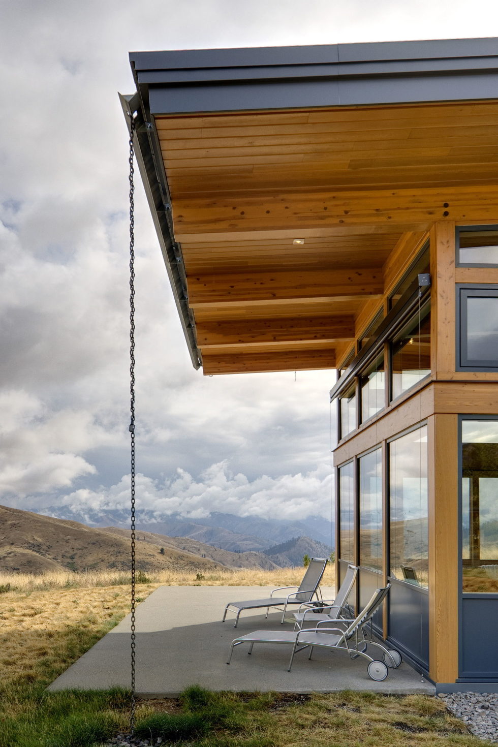 nahahum-the-cozy-house-aslope-the-hill-in-the-usa-7