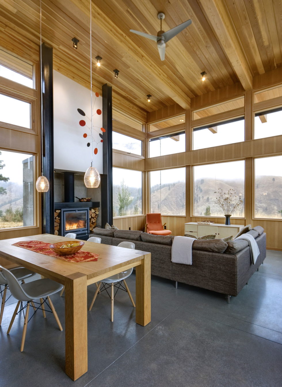 nahahum-the-cozy-house-aslope-the-hill-in-the-usa-8
