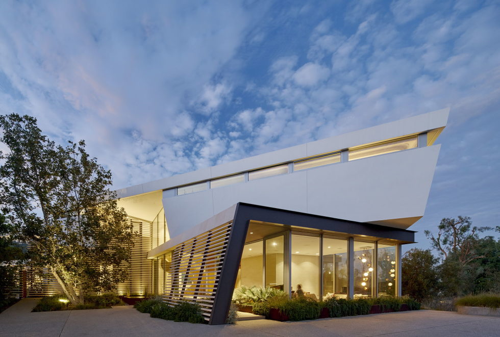 tree-top-residence-the-manor-in-los-angeles-2