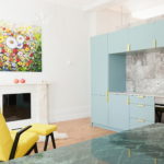 the-bright-and-cheerful-apartment-interior-london-1