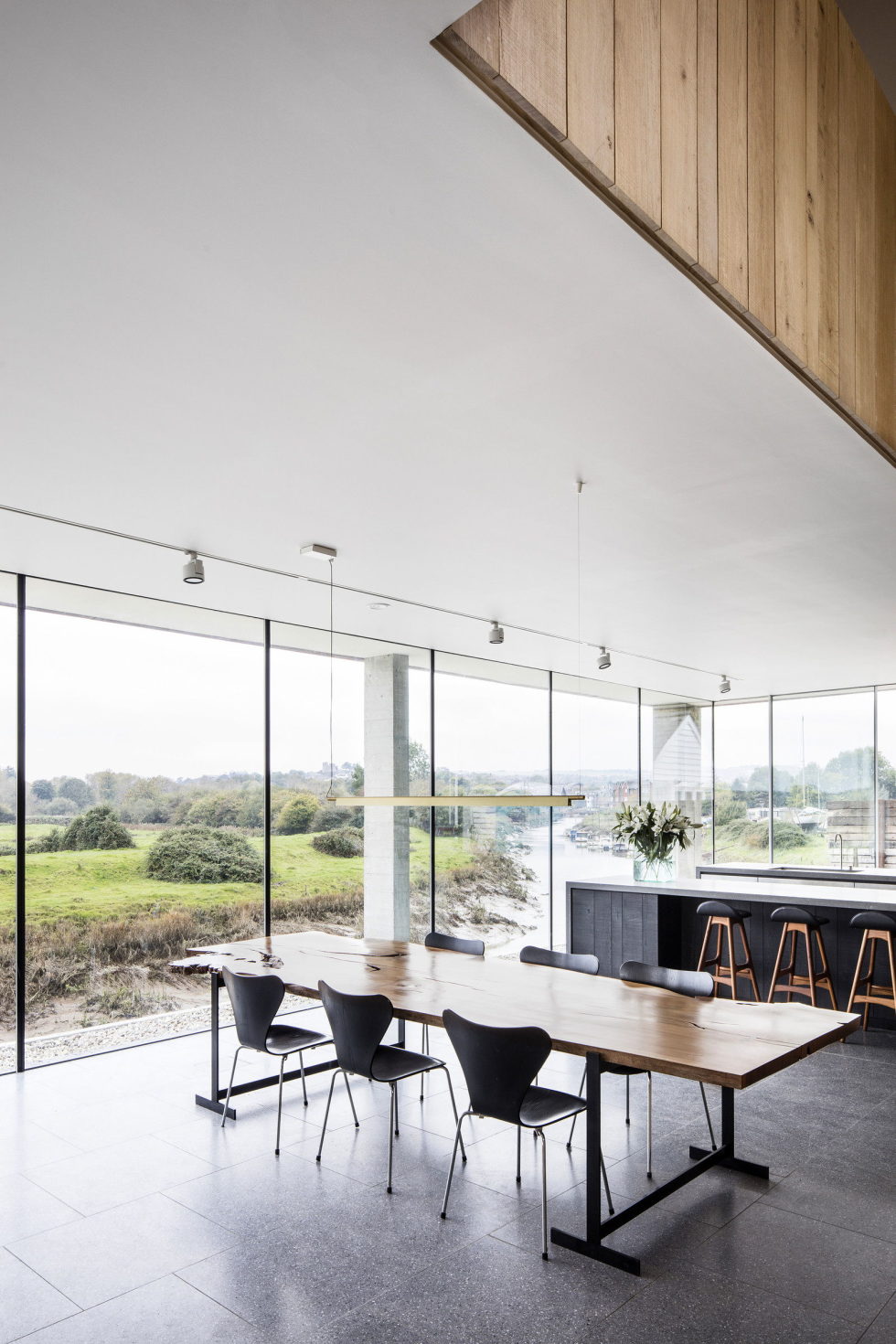the-house-for-a-young-family-in-great-britain-10