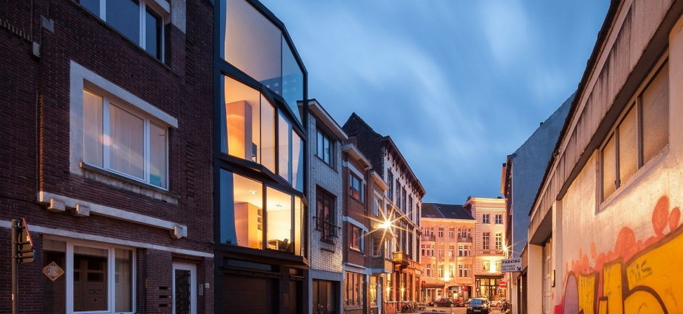The House With Polyangular Glass Facade In Belgium 28