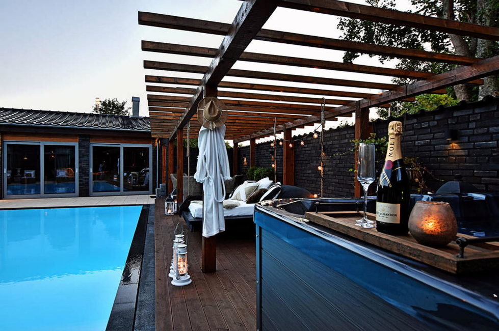 Dream house for sale with luxury pool and river life hidden in the courtyard 11