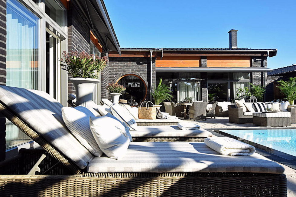 Dream house for sale with luxury pool and river life hidden in the courtyard 13