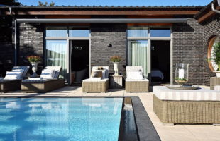 Dream house for sale with luxury pool and river life hidden in the courtyard 16