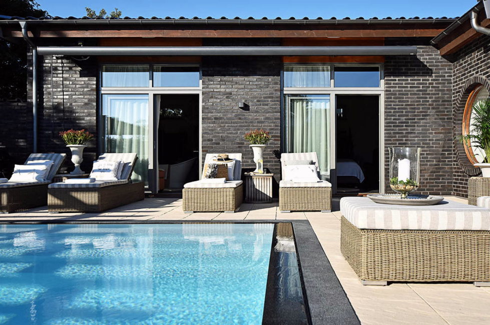 Dream house for sale with luxury pool and river life hidden in the courtyard 5
