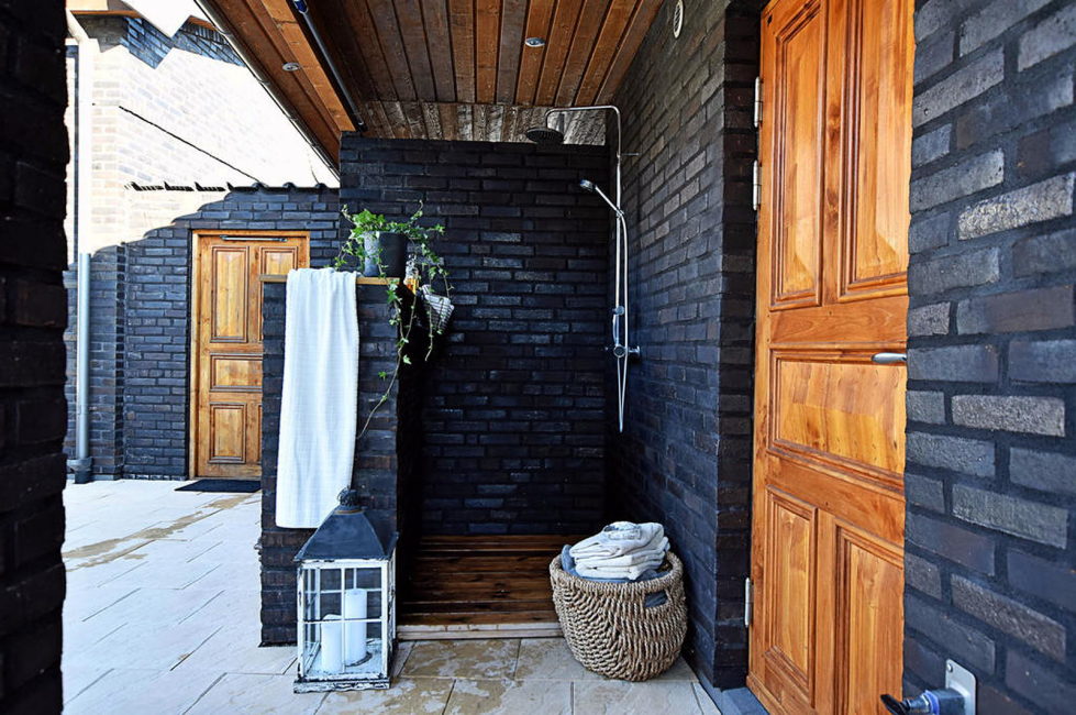 Dream house for sale with luxury pool and river life hidden in the courtyard 9